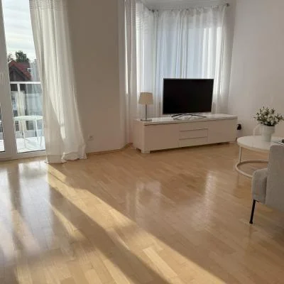 Salon - część wypoczynkowa z widokiem na balkon